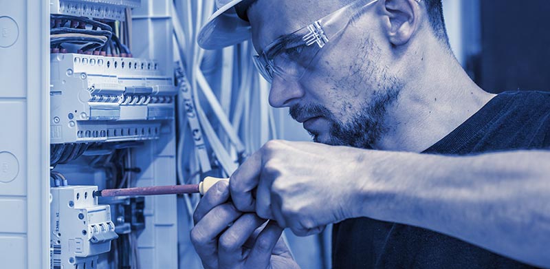 Applied Knowledge: The Practical Advantages of Hands-On Training in Electrical Maintenance